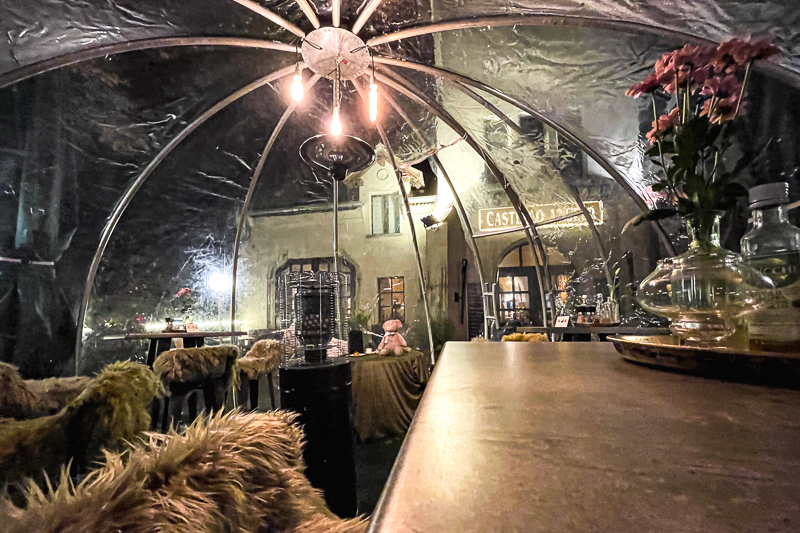 Blick in das Event-Zelt des Castello Angelo, Buckow